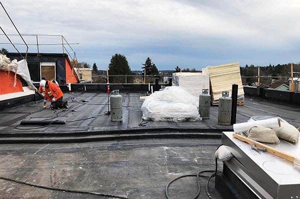 增加屋顶排水管并准备在健身房安装中密度纤维板- 11月. 2021